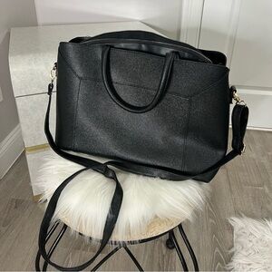 MEDIUM SIZE BLACK SHOULDER OR HAND PURSE